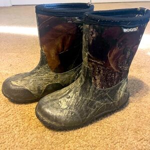 Bogs camo boots